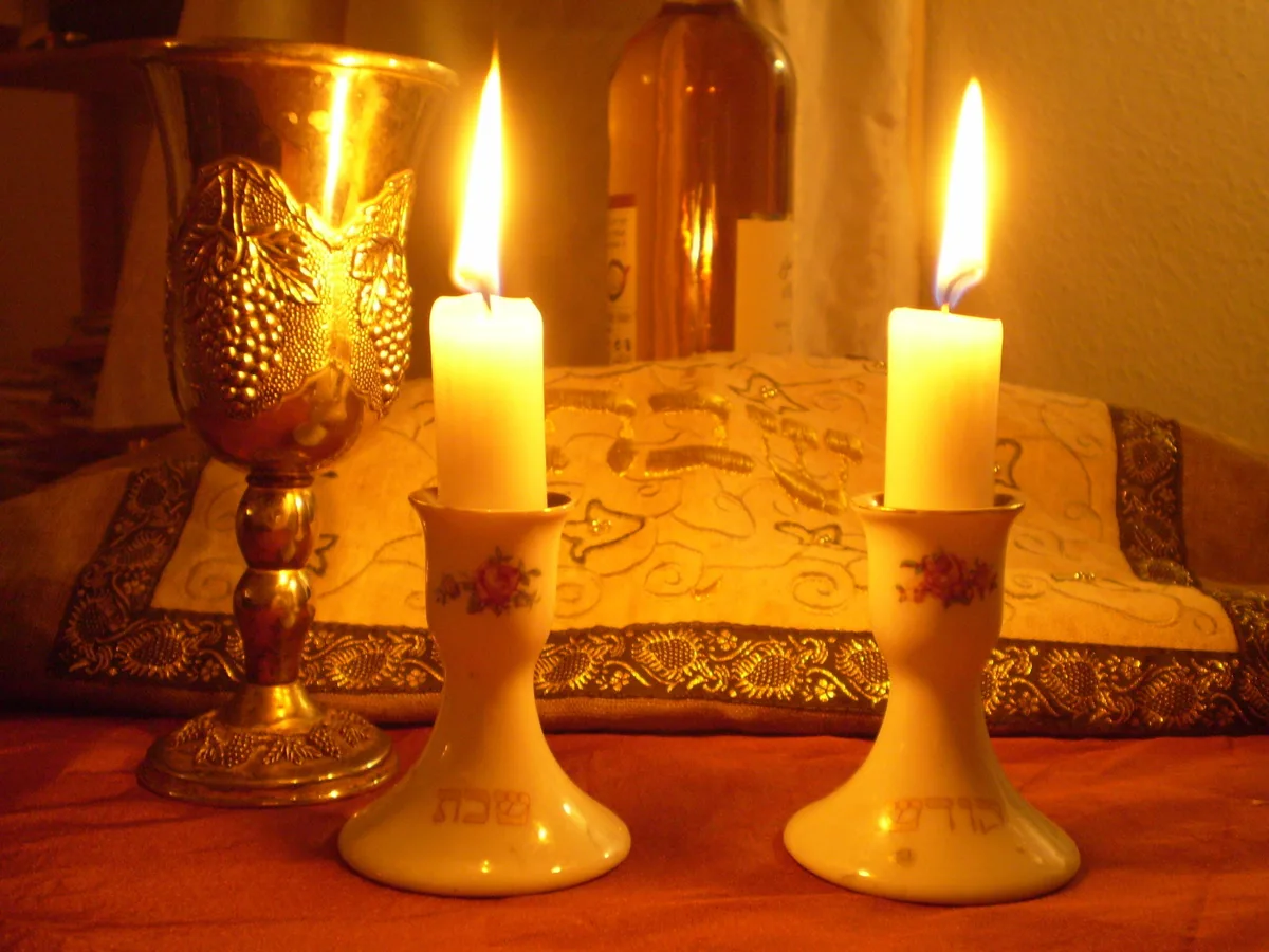 A Mais Fofa Benção das Velas de Shabat Que Você Verá