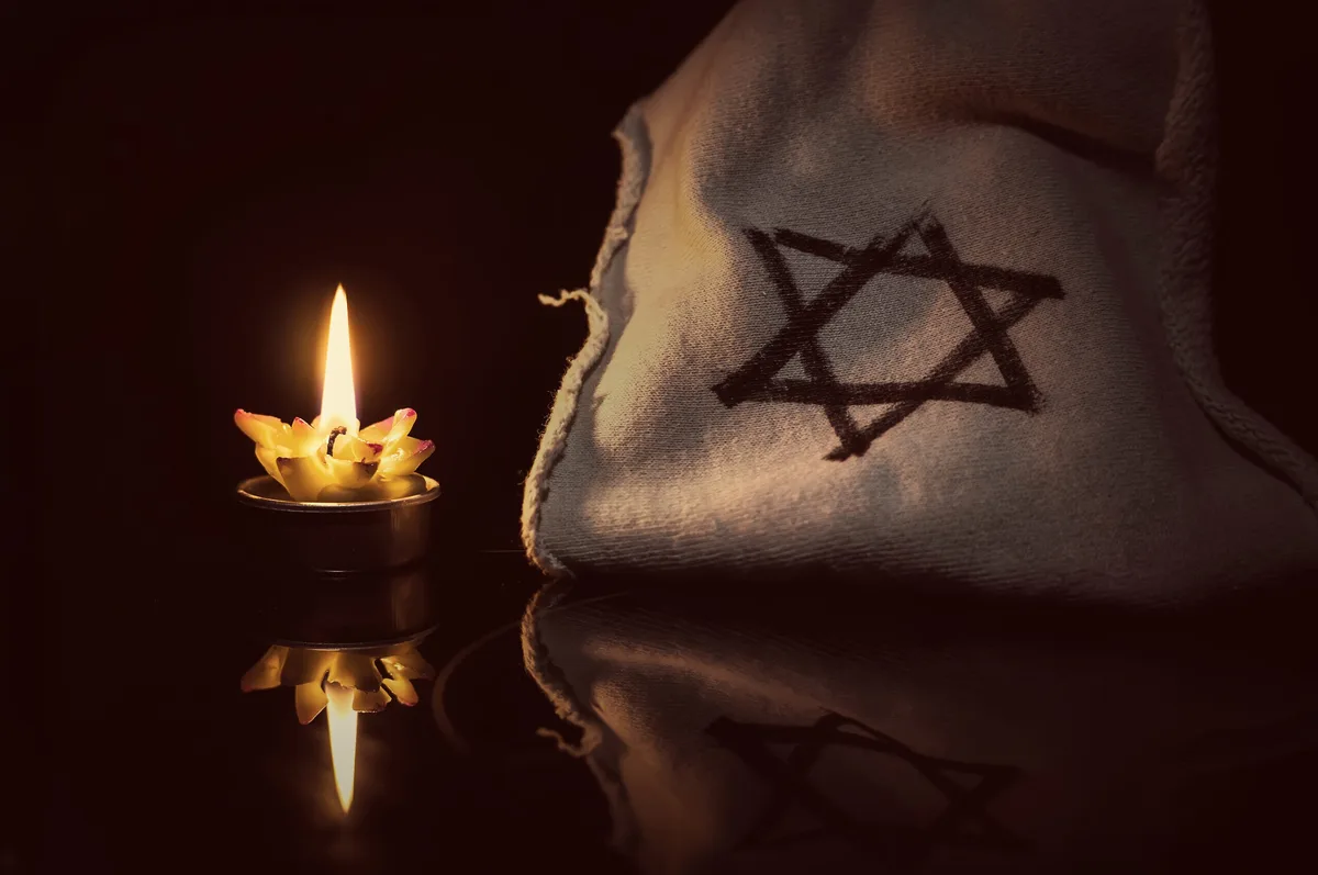 Acenda Uma Vela Virtual Por Uma Vítima do Holocausto