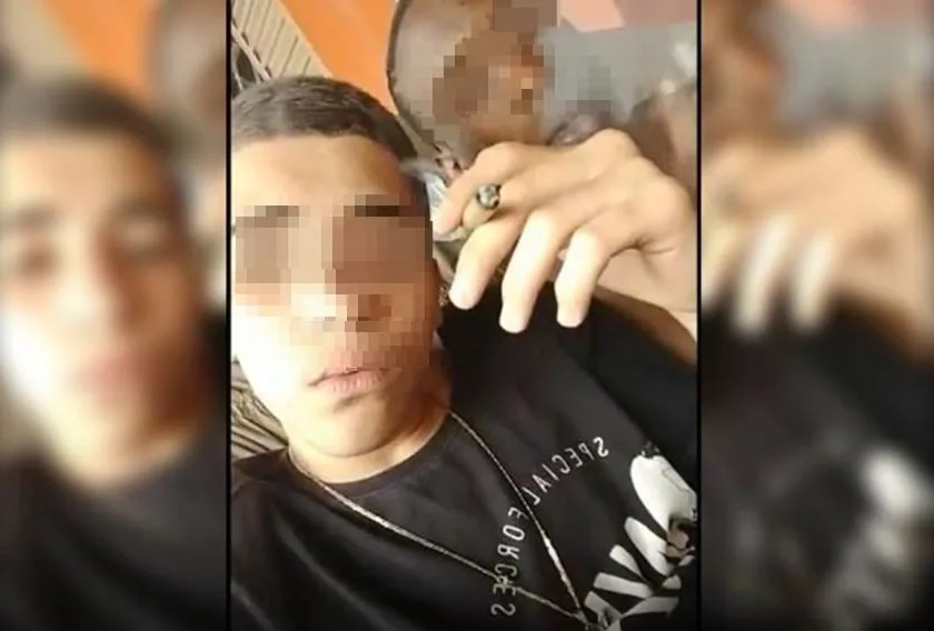 Fumavam Maconha Em Transmissão Ao Vivo. Foram Presos Ao Vivo.